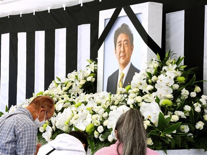 安倍晉三國葬儀式流程一次看 台灣代表團獻花追悼