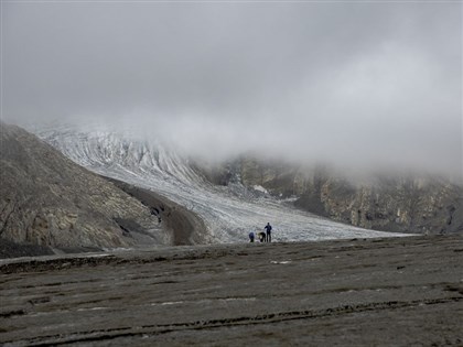 瑞士冰川消融速度創紀錄 發現失蹤數十年遇難者遺體及飛機殘骸
