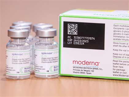 莫德納次世代疫苗60.5萬劑抵台