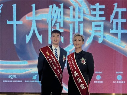 炎亞綸以本名吳庚霖獲選十大傑出青年：2016年爭取婚姻平權給我最大醒覺