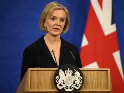 英國首相特拉斯請辭 保守黨下週選出繼任人選