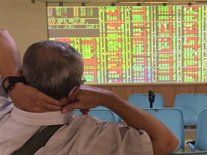 美國聯準會放鷹 台股失守萬三關卡