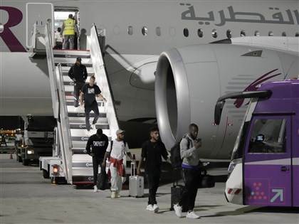 世足賽倒數 美國隊搶先飛抵主辦國卡達