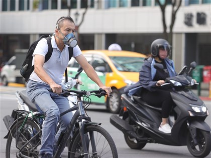 11/16本土2萬2631例 69死、中重症138例[影]