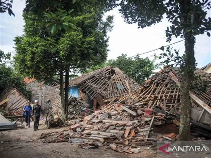 印尼5.6浅层强震增至268死 学校倒塌酿孩童严重伤亡