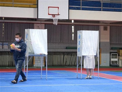 九合一投票應戴口罩 中選會：不可有候選人號次及相關圖像