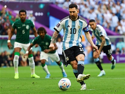 早安世界》世界杯阿根廷遭沙乌地阿拉伯爆冷逆转 梅西伤心