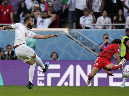 世界杯伊朗伤停补时突破僵局  2比0击败威尔斯