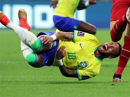 巴西球星内马尔世足赛首战扭伤脚踝 须观察48小时