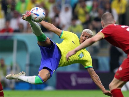 世足赛理查利森倒挂金钩 率巴西2比0击退塞尔维亚