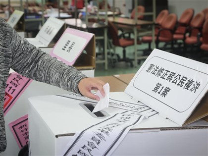 台中民眾指沒領到公投票 選委會：將主動提醒