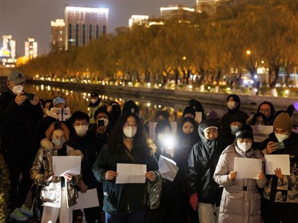 中国民众抗议清零 文字游戏、白纸、音乐都用上