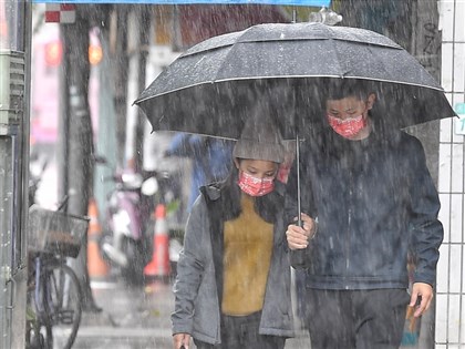 基隆新北大雨特报 北台湾湿凉低温探17度