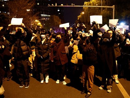 推特名人「李老師」即時報導白紙運動 證實曾受死亡威脅