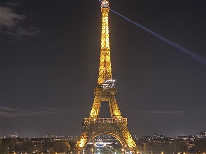 专题／巴黎铁塔限电提早熄灯 法国能源危机核能发展民意分歧
