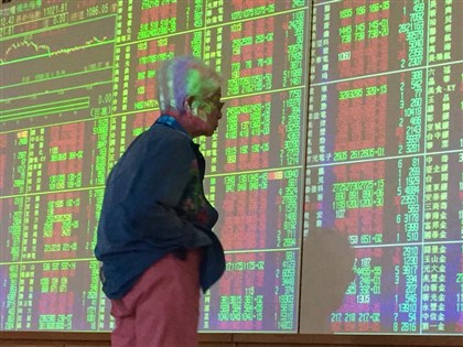 台積電尾盤翻黑 台股失守萬五