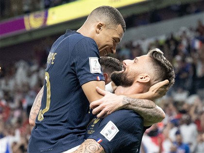 世足法國隊深情對望照瘋傳  吉魯：自然流露的瞬間