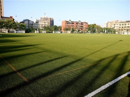 楠梓足球場引熱議 足協：人工草皮基層用無認證需求