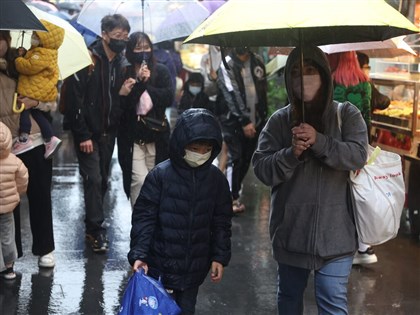 本土疫情連3天較上週微升 單日萬例以下可能性低