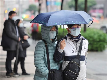 本土增1萬7549例、37死 疫情連6天較上週升