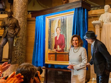裴洛西畫像揭幕 美眾院至今唯一女議長寫歷史