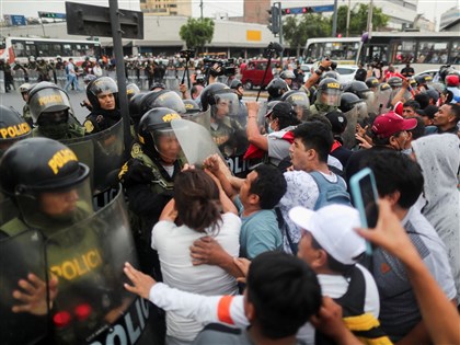 秘魯示威18死2部長辭職 數千遊客困馬丘比丘附近