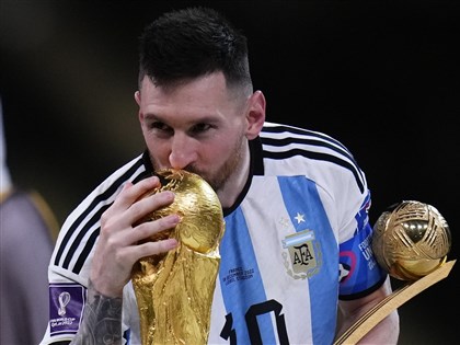 阿根廷睽違36年再捧金盃 球迷：所有苦難都值得了