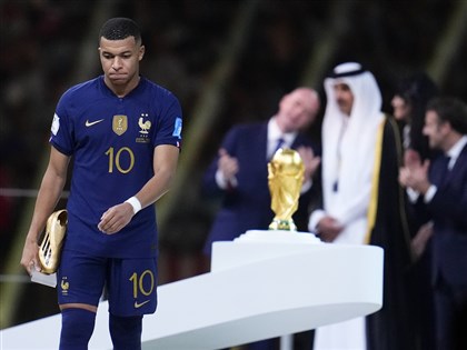 法國世足不敵阿根廷 姆巴佩卯足全力仍成悲劇英雄