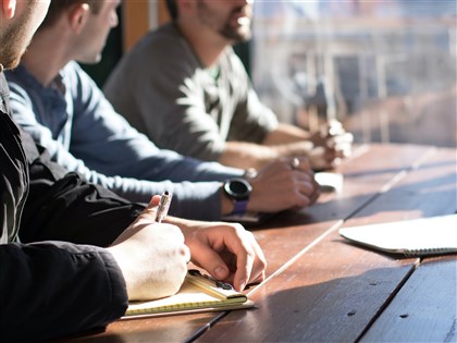 早起的鳥兒才有蟲吃？心理學教你升職面談排第幾個最有利【書摘】