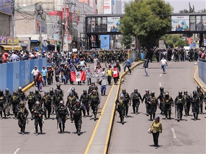 秘魯國會決議大選提前至2024年4月 盼緩解局勢