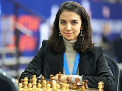 伊朗女西洋棋選手海外比賽未戴頭巾 似聲援國內示威