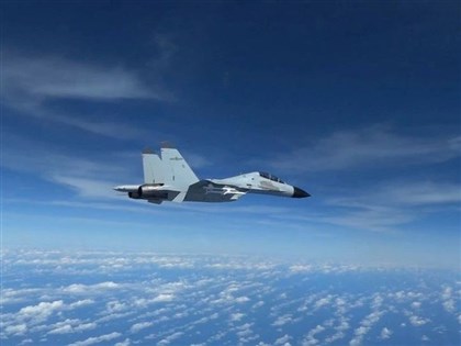 共機在南海逼近美軍機 兩機相距6公尺以內