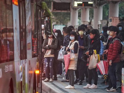 本土2萬5674例 增38死、93例中重症