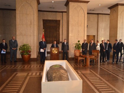 古埃及文物遭走私 美國歸還2700年歷史珍貴石棺蓋