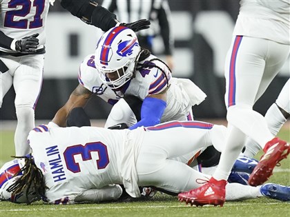 NFL球員韓林場上心臟驟停 醒來竟先關心比賽結果