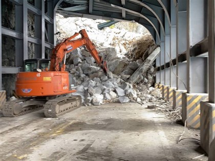 蘇花公路大清水隧道坍方交通中斷 初估15日搶通