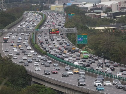 初二國道路況 上午部分路段紫爆車速不到20公里