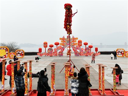 不滿Chinese變Lunar 中國網友新年出征要求道歉