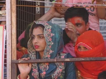 印度女記者德里街頭實測 女性夜歸面臨安全風險[影]