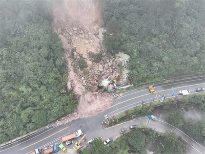 陽金公路山壁崩落搶修 晚間恢復雙向通行