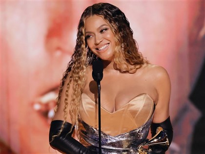 碧昂絲葛萊美奪4獎 累積32座榮登獲獎最多音樂人