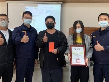 「HR484268XD」偽鈔破案  計程車司機舉報建功