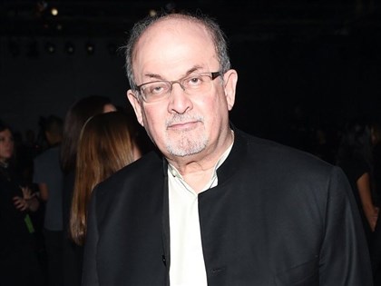 魔鬼詩篇作者魯西迪躲刺殺推新作 透露創傷後動筆艱難