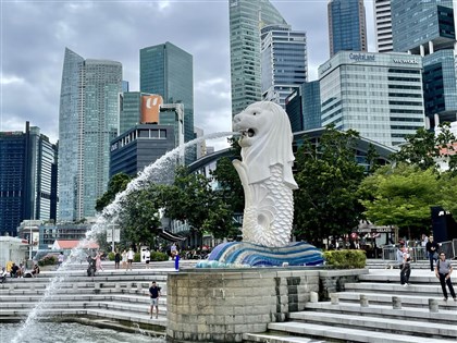 新加坡13日起調降防疫等級 確診者不再強制隔離