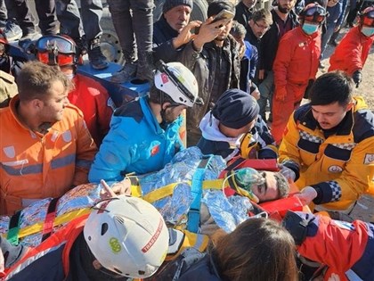 土耳其地震救援奇蹟 3人受困198小時自瓦礫中獲救[影]