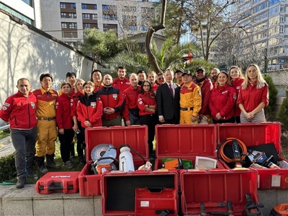 台灣搜救隊4噸器材暖捐土耳其AKUT 強化互助機制