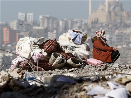 土耳其強震後救援人員撤離 災民只盼能找到遺體