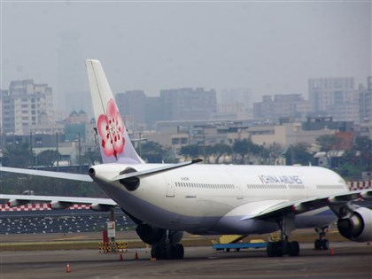 夏玉順遭指逼空服員幫穿襪 華航將採法律行動[影]