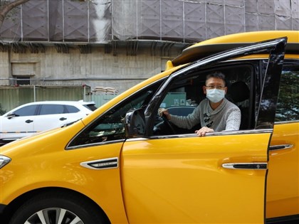 接送確診乘客 中市通用無障礙計程車司機溫馨抗疫