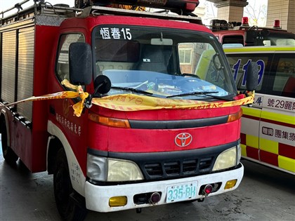 屏東消防員遭6噸水箱車重壓殉職 初檢無機械問題